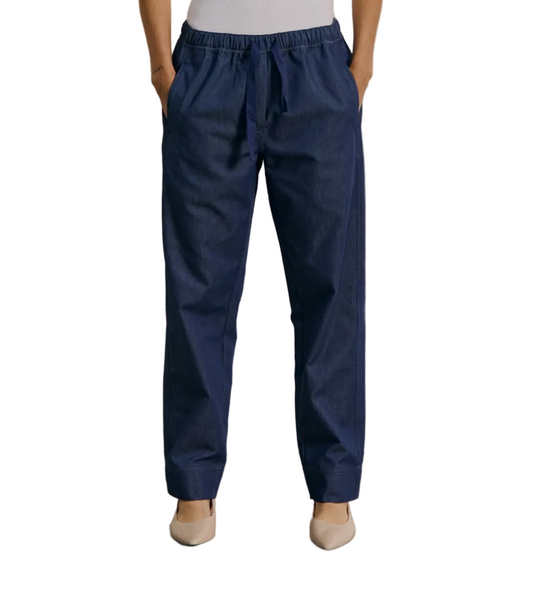 Dunkelblaue Jeans Hose mit elastischem Gummibund und Bindegürtel, sowie Seiten und Gesäßtaschen, Wunderwerk Oldenburg
