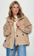 Lade das Bild in den Galerie-Viewer, Windbreaker oversize
