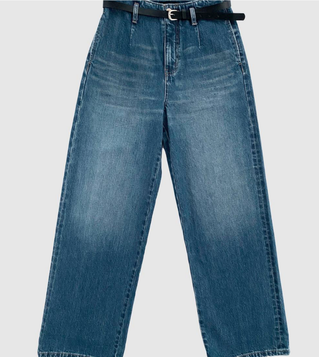 Blaue Jeans mit Gürtel mit weitem Bein, Wunderwerk Oldenburg