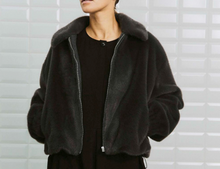 Lade das Bild in den Galerie-Viewer, Nohr Faux Fur Jacke
