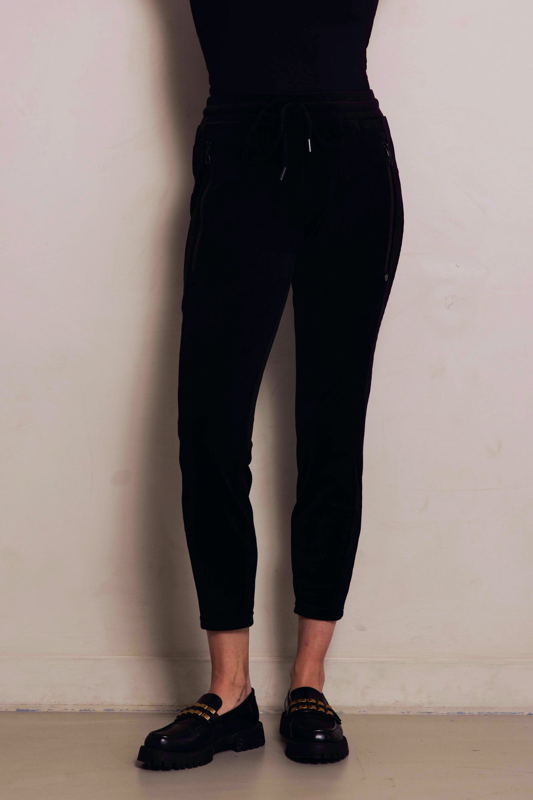 Jogpants Cordhose in schwarz Wunderwerk Oldenburg