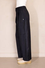 Lade das Bild in den Galerie-Viewer, Zhrill Hose Greta Nadelstreifen wunderwerk oldenburg
