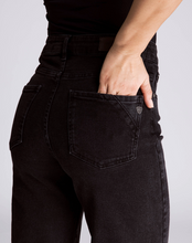 Lade das Bild in den Galerie-Viewer, Schwarze knöchellange Jeans mit konisch zulaufendem Bein, Wunderwerk Oldenburg
