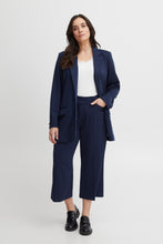 Lade das Bild in den Galerie-Viewer, Fransa Plus Size Blenda Blazer
