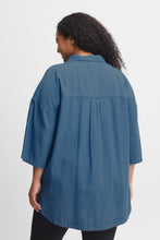 Lade das Bild in den Galerie-Viewer, Fransa Plus Size Vibe Bluse
